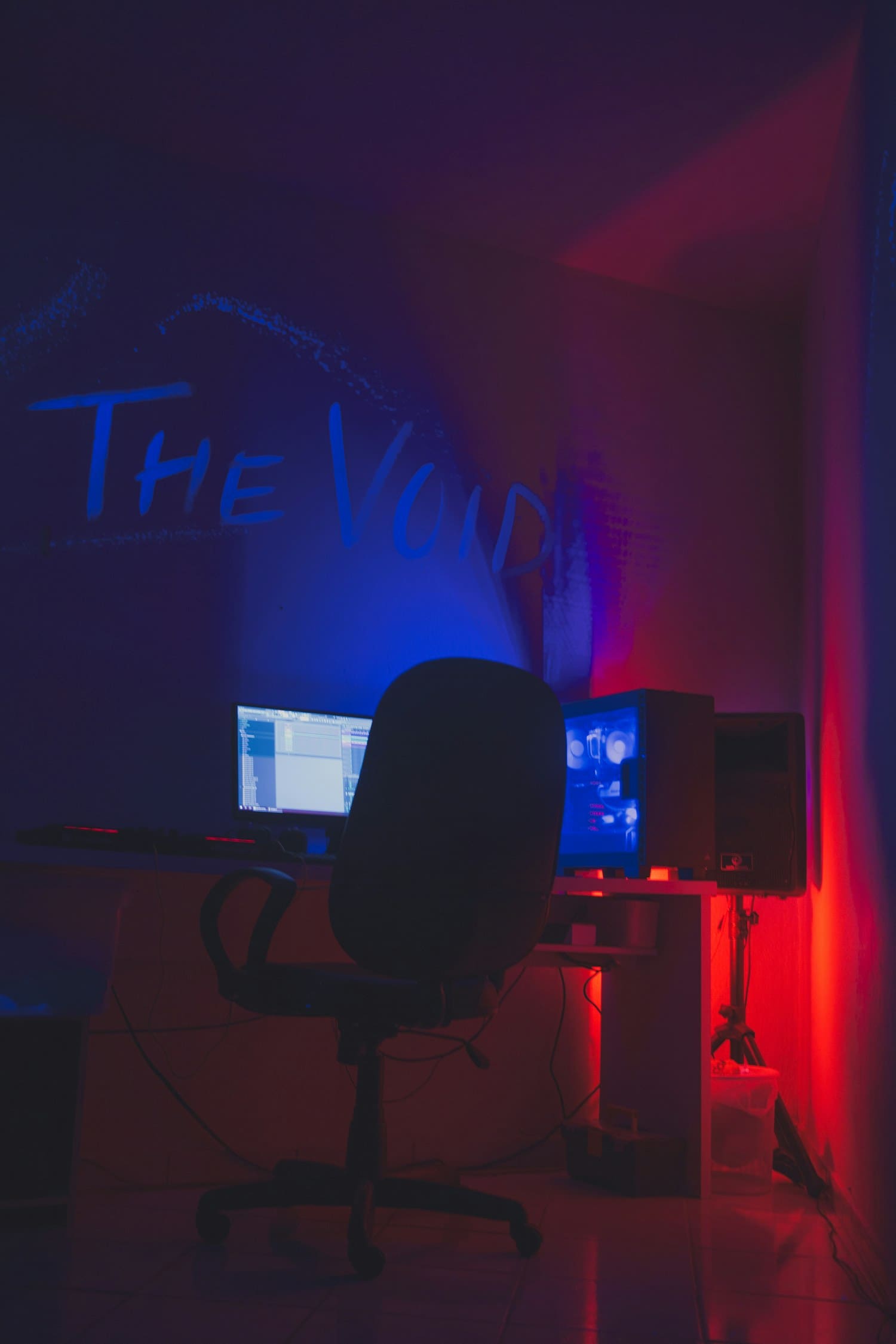 Multi-monitor trading desk running the be1crypto.com crypto trading terminal